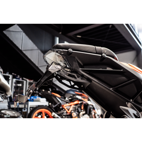 EVOTECH PORTATARGA REGOLABILE KTM 125 / 390 DUKE 2024