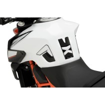 PUIG ADESIVO SERBATOIO KTM 1290 SUPERDUKE R 2020-2023 CARBON LOOK PUIG ADESIVO SERBATOIO KTM 1290 SUPERDUKE R 2020-2023 CARBON LOOK