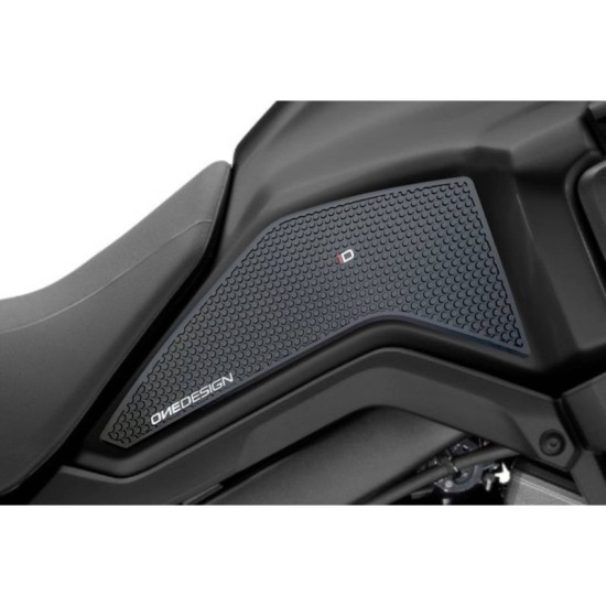 PUIG ADESIVO SERBATOIO SPECIFICO LATERALE YAMAHA MT-07 2021-2023 NERO PUIG ADESIVO SERBATOIO SPECIFICO LATERALE YAMAHA MT-07 2021-2023 NERO