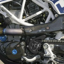 TEKMO PROTEZIONE COLLETTORE PARACALORE CARBONIO HUSQVARNA SM / ENDURO 701 TEKMO PROTEZIONE COLLETTORE PARACALORE CARBONIO HUSQVARNA SM / ENDURO 701